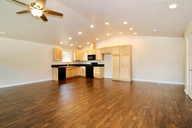 104 Vista Cir, Rogue River, OR 97537 - photo 5