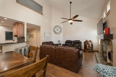 523 N Freemont St, Sisters, OR 97759 - photo 6