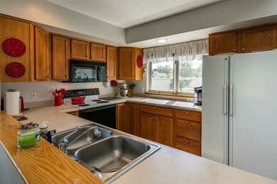 9 Magnolia Cir, White River Junction, VT 05001 - photo 5