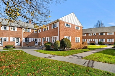 102 Emerson Gardens Rd unit 102, Lexington, MA 02420 - photo 4