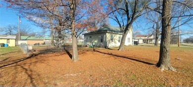 120 S 3rd St, Humboldt, KS 66748 - photo 6