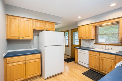 4443 Okell Rd, Columbus, OH 43224 - photo 5