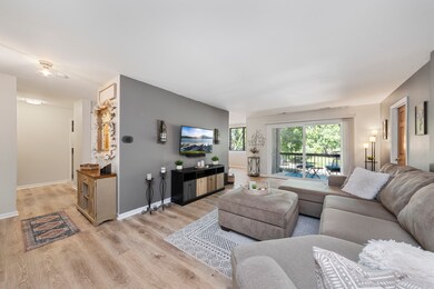 440 Raintree Ct unit 1D, Glen Ellyn, IL 60137 - photo 2