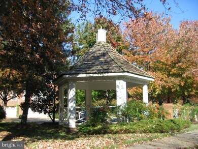 10439 Breckinridge Ln, Fairfax, VA 22030 - photo 5