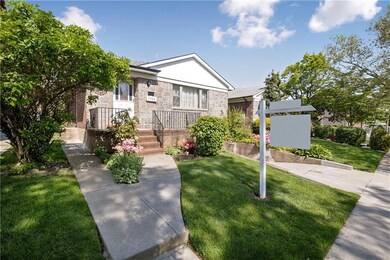 70-8 170th St, Fresh Meadows, NY 11365 - photo 4