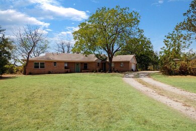 3915 Redbird Ln, Joshua, TX 76058 - photo 2