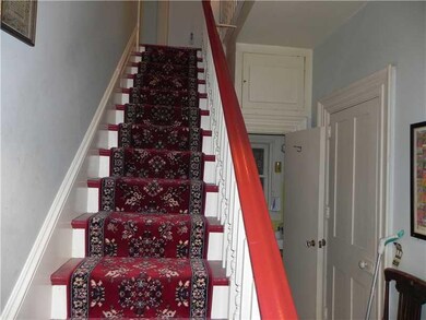 Entry/Foyer.