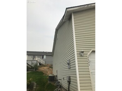 1306 SW 12th Ct, Pendleton, OR 97801 - photo 3
