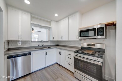 606 W 9th St-7