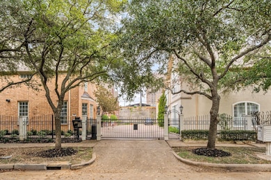 5318 Fayette St, Houston, TX 77056 - photo 2