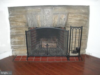 533 Elm Ave, Upper Darby, PA 19082 - photo 6