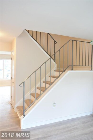 529 Peacock Dr, Hyattsville, MD 20785 - photo 5