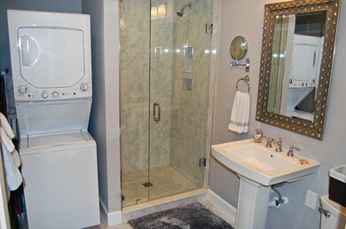 825 Southard Bath