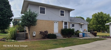 910 W Brady Rd, Chesaning, MI 48616 - photo 2