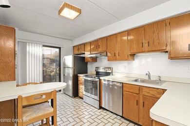 12 Glenville St unit 104, Greenwich, CT 06831 - photo 4