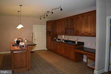 303 Lindman Dr, Chambersburg, PA 17202 - photo 4