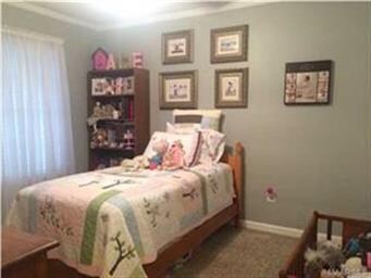 This guest bedroom is a nice size.