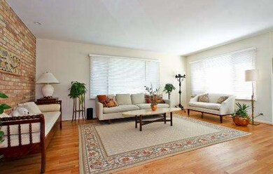 2020 Plymouth Ln unit 3, Northbrook, IL 60062 - photo 2