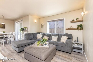 05-Living Room 20240425-DW-9273