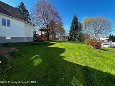 639 E Grant St, Olyphant, PA 18447 - photo 7