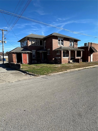 104 N Maple St, Christopher, IL 62822 - photo 2