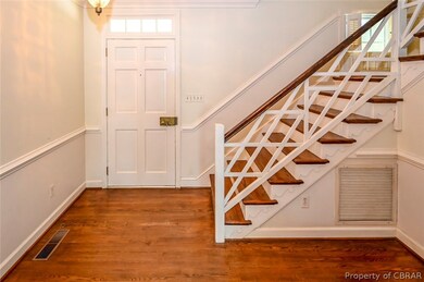 Entry/Foyer.