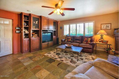 DEN / FAMILY ROOM