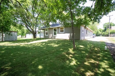 207 N Bond St, Whitewright, TX 75491 - photo 3