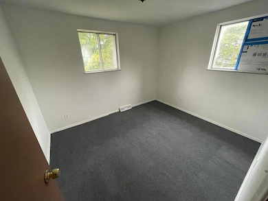 6907 Parkbelt Dr, Flint, MI 48505 - photo 3