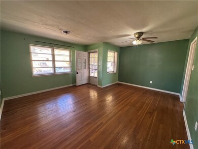 609 S 11th St, Copperas Cove, TX 76522 - photo 5