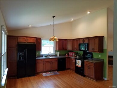 Eat-in Kitchen