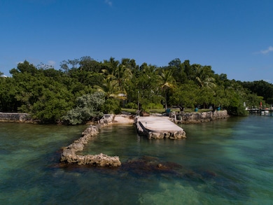 Large jetty into the bay