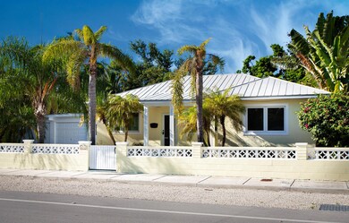 3749 Duck Ave Key West FL-large-003-4-00
