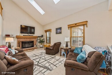 1002 Cortney Cir, Carpentersville, IL 60110 - photo 7