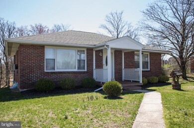 684 Hamilton Ave, Chambersburg, PA 17202 - photo 2