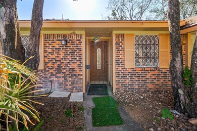 3203 Garapan St, Houston, TX 77091 - photo 3