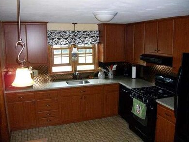 250 Colonial Rd, Lawrence, MA 01843 - photo 3