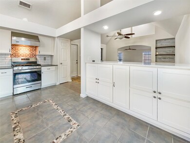 9919 Pale Star Dr, Houston, TX 77064 - photo 4