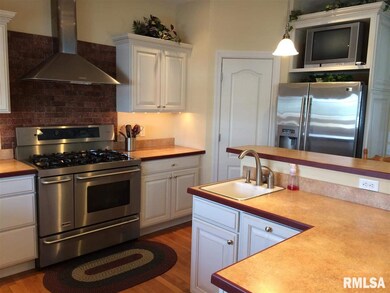 16 Nicholas Ct, Eldridge, IA 52748 - photo 6