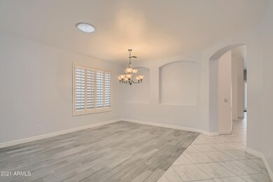 5-607702184-07 Living Room