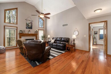 S_-_323_Fallriver_Dr_-_054