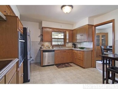 8849 Bryant Ave S, Bloomington, MN 55420 - photo 3