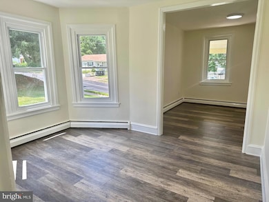 825 Maple Ave, Phoenixville, PA 19460 - photo 5