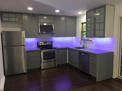 8878 Robinhood Dr, Kunkletown, PA 18058 - photo 2