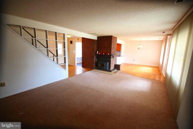 27 Steeplebush Rd, Levittown, PA 19056 - photo 5