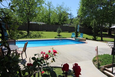 310 Pineview Dr, Laurel, MS 39440 - photo 5