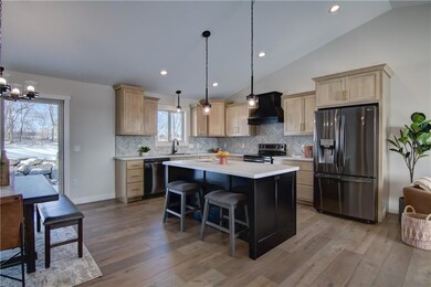 1352 Plum Creek Dr, Eau Claire, WI 54703 - photo 3