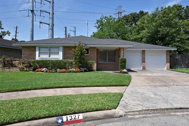 1327 Guese Rd, Houston, TX 77008 - photo 2