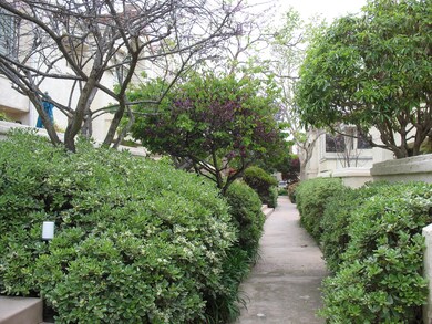 1245 Franciscan Ct 5 exterior