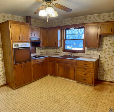 2936 SW Wayne Ave, Topeka, KS 66611 - photo 3
